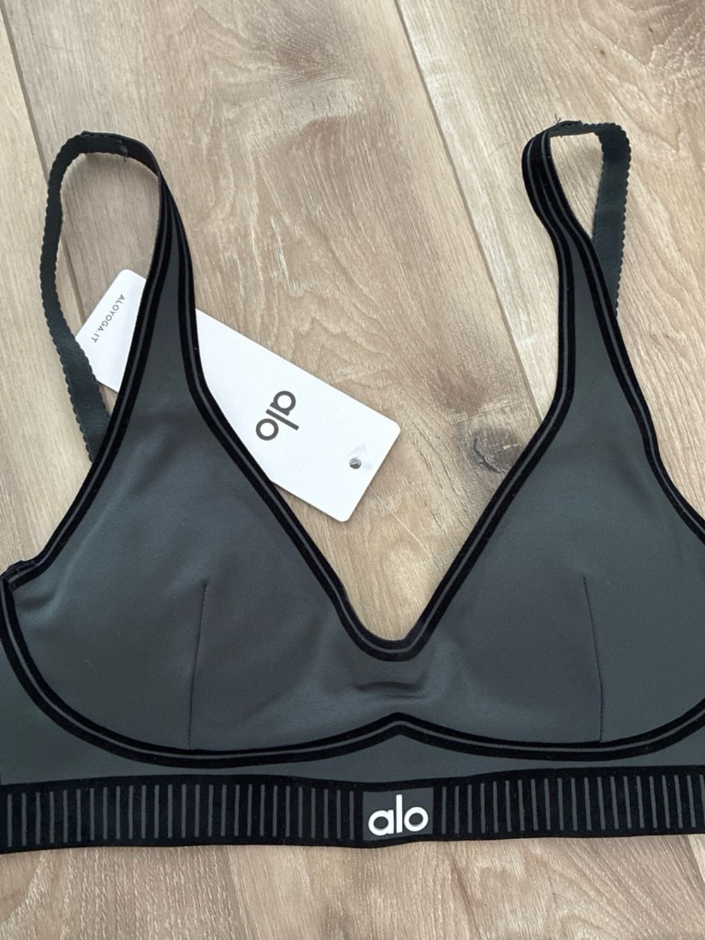 ALO Yoga Women's Black/ Dark Green Sports Bra & Legging Set! size S! super cute! - Picture 2 of 7